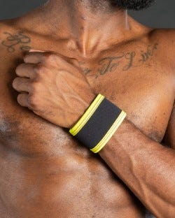 Neo Carbon Black Wristband Yellow